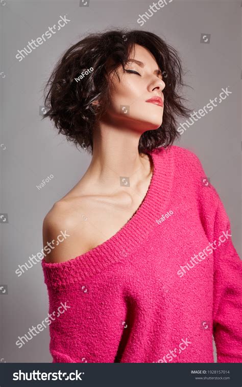 133 159 Short Hair Brunette Immagini Foto Stock E Grafica Vettoriale Shutterstock