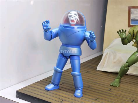 sdcc  jada friday update  invincible street fighter