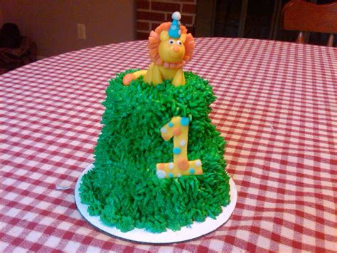 wild animal themed birthday cake