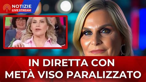 Simona Ventura Con Met Viso Paralizzato In Diretta Tv Youtube