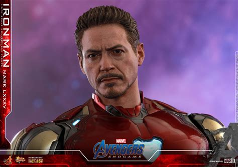 Hot Toys Debuts Avengers Endgame Captain Marvel Figure