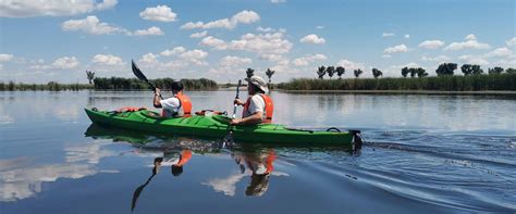 plimbari cu caiacul pe lacul paltinu queen doftana atractii valea