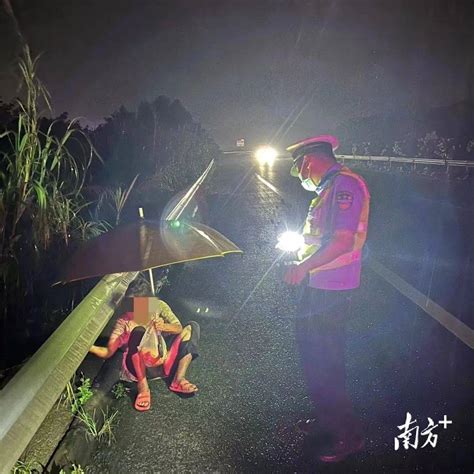 惊险！一精神病患雨夜误闯高速路，揭阳交警暖心救助情况女子陈婷婷