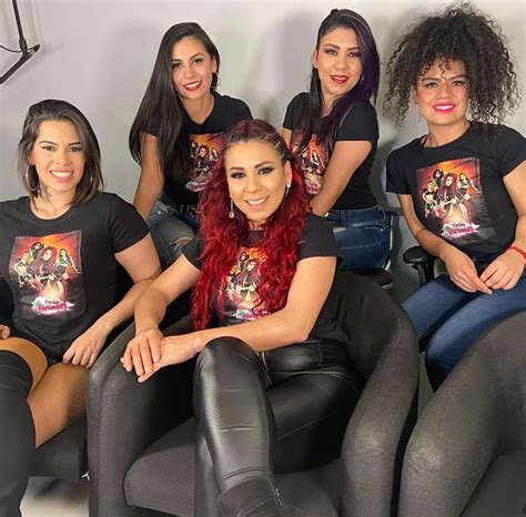 Techy y su Aroma representantes de la mujer con 18 años en la música