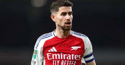 Flamengo monitora situação do volante Jorginho do Arsenal e recusa