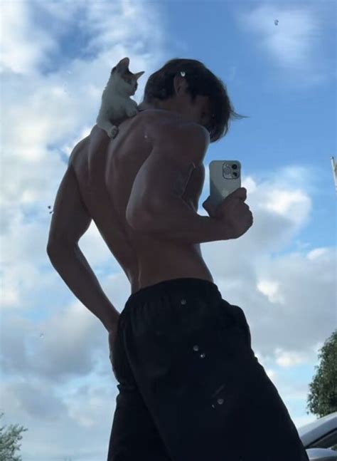 Pin By Pusat On Pp Hot Emo Guys Attractive Guys Attractive People