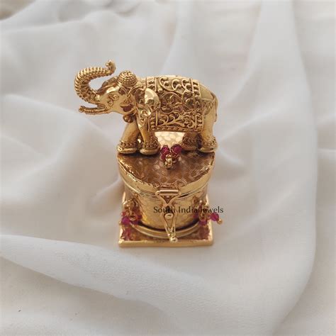 The unique elephant housing design that keeps animals calm and cool 20