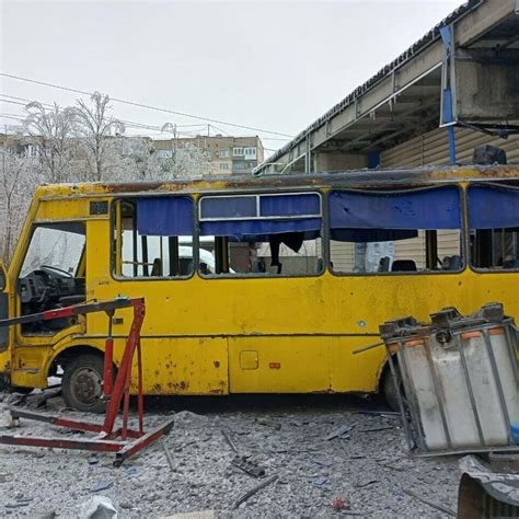 СК зафиксировал последствия артобстрела автостанции в Донецке - РИА ...