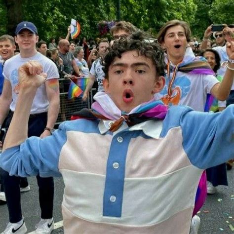 24 Heartstopper Ideas Alice Book Cute Gay It Cast