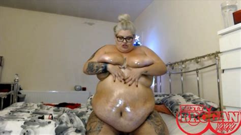 BBW Oils Her Tits Belly And Pussy BustyBroganXXX Clips Sale