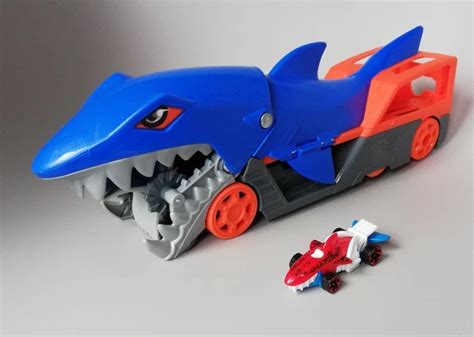 MATTEL HOT WHEELS Shark Chomp Transporter Play Set Sharkruiser Car Eats Cars PicClick UK