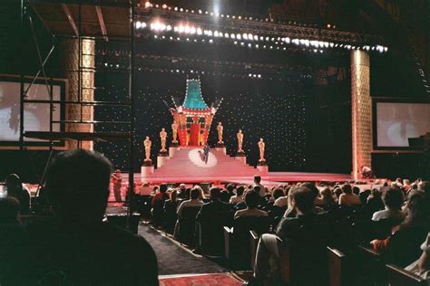 The Disastrous Opening Of The 1989 Oscars Almost Tanked The Awards ...