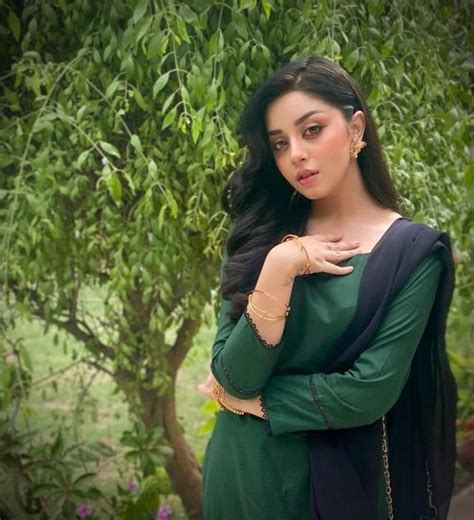 Latest Captivating Clicks Of Alizeh Shah Reviewit Pk