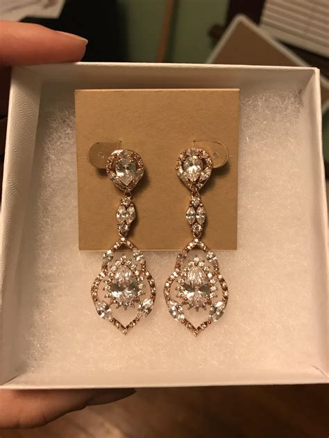 Can’t stop staring at my earrings 😍 : r/weddingplanning