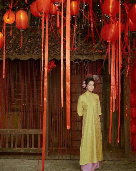 Khánh Vy Hòa Minzy và dàn hot girl giới trẻ duyên dáng trong tà áo dài Tết