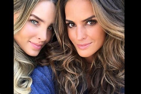 Belinda Izabel Goulart Y Charlotte Mckinney Posan En Bikini E