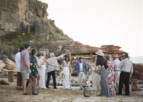 Casual tropical wedding attire | Honestweddingadvice.com