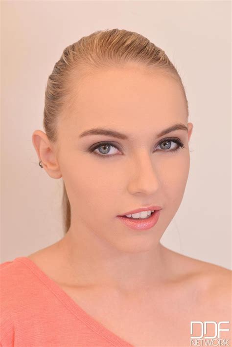 Chloe Toy Plays With Her Pink Pussy In A Bathtub Porn Pictures XXX Photos Sex Images