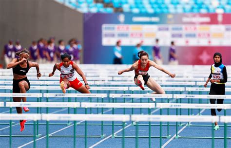 Hot girl 6 múi của điền kinh Việt Nam khoe dáng nuột nà với bikini bên bờ biển