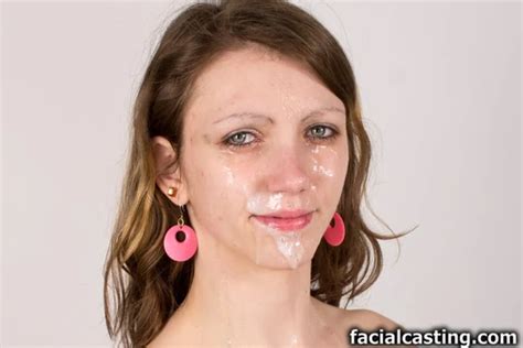 Tengere Blonde Euro Slet Grote Lading In Het Gezicht Xhamster