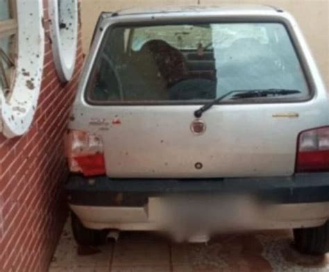 Motorista perde controle e invade casa em Anápolis Mais Goiás