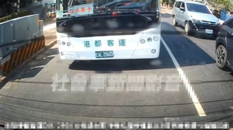 影／高雄公車司機停等紅燈疑「度估」 撞前車辯煞車沒踩好 社會萬象 社會 聯合新聞網