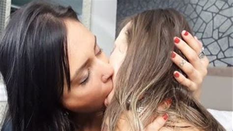 HOT KISSES REAL FRENDS MILA AXL GISELE PAES CLIP 4 HD Facesitting Female A