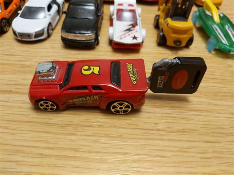 Металлические машинки по 15-20 лей