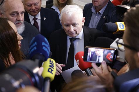 Kaczyński w Sejmie po skandalu z Braunem Tego domaga się teraz od