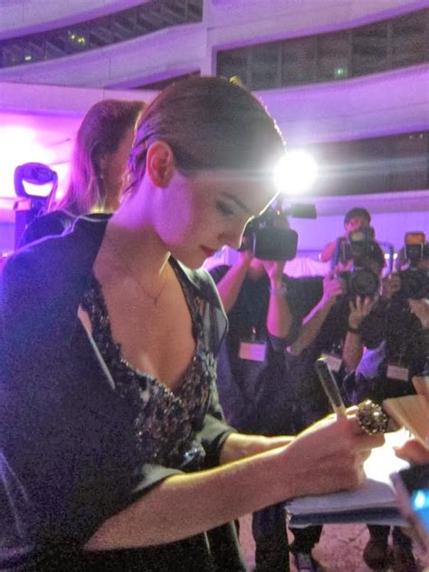 Emma Watson Unseen Hot Cleavage Show Photos Hot Blog Photos