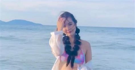 Huy N Lizzie Tung Clip Di N Bikini B C L A Kh R I M T