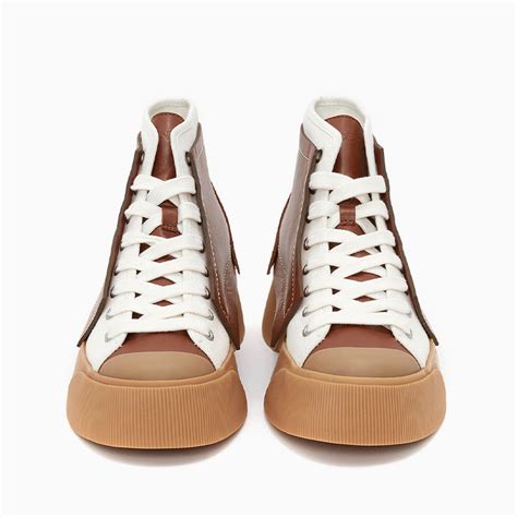 JW Anderson выпускают первую коллекцию кроссовок | Vogue Russia