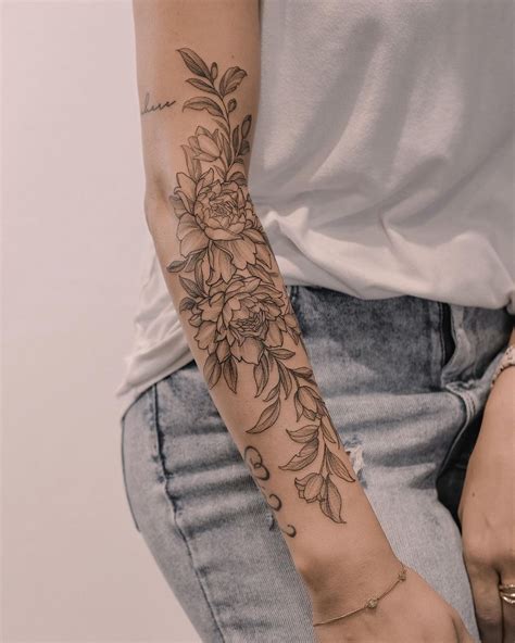 Delicate Flower Tattoos For Girls By Roman Itchev Inkppl