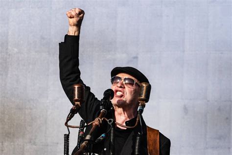 Orkede vi flere af hans deprimerende sange om længsel og tilfældig sex Ja lad det blot blive