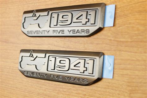 2016 Jeep Wrangler Set Of 2 Willys 75th Anniversary 1941 Emblem Badge