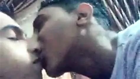 Video Porno Ragazzi Gay Che Si Baciano Gratis Xhamster