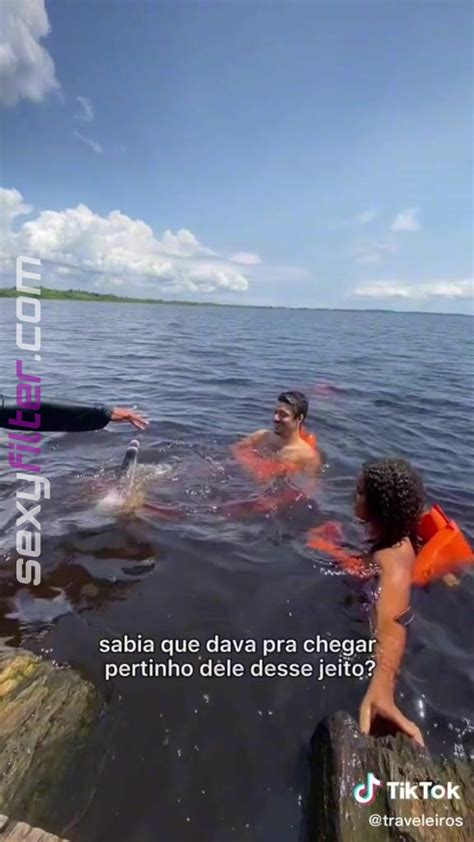 Sexy Lais Shows Cleavage In Bikini Sexyfilter