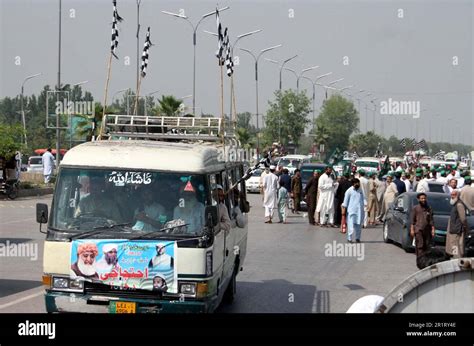 Un convoi du mouvement démocratique pakistanais PDM qui a quitté la