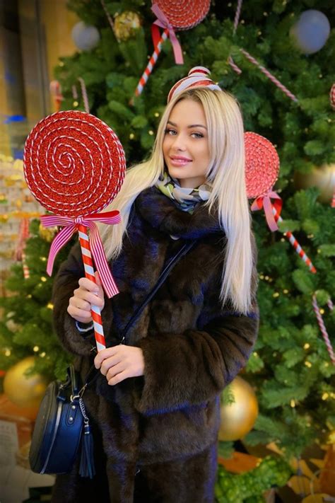 Beautiful Tatiana Y O From Ribamontan Al Monte With Blonde Hair Id Ladadate