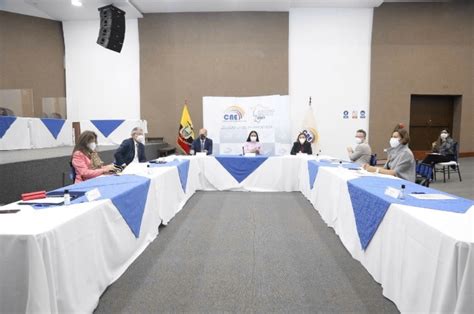 CNE recibe informe de observación electoral por parte de expertos de la