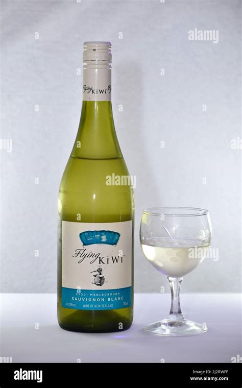 Flying Kiwi Sauvignon Blanc Hi Res Stock Photography And Images Alamy