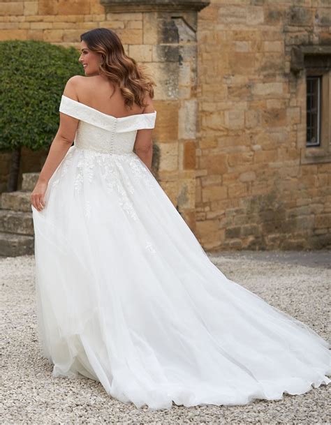 ELOWEN an off-the-shoulder princess ballgown | wed2b