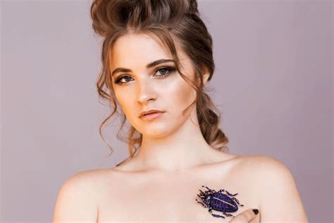 Im Genes Fotos De Stock Objetos En D Y Vectores Sobre Beautiful Slender Brunette Nude