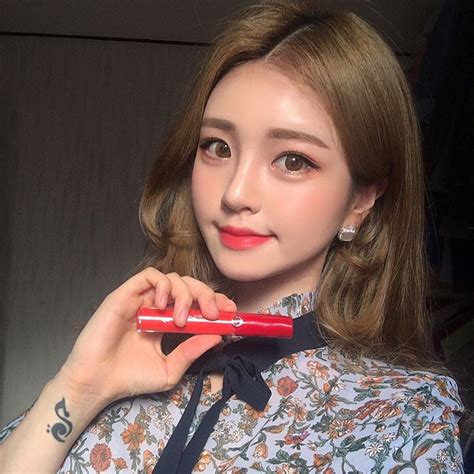 SON MÔI thỏi son từ bình dân đến cao cấp được các hot girl Hàn tích cực lăng xê