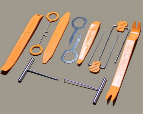 Инструмент для разборки салона автомобиля — Renault Duster (1G), 2 л ...