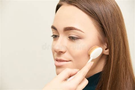 Makeup Professional Artist Apply Face Mascara Woman Beauty Model Nature Nude Look Contour