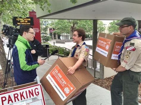 Amazon Receives K Hand Delivered Petitions To Drop Boy Scouts Over Its Anti Gay Policy