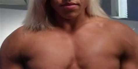 She Speaks With Her Naked Muscles Tnaflix