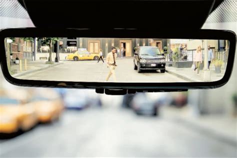 How ClearSight interior rear-view mirror on the new Land Rover ...