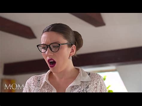 Momxxx La Milf Checa De Grandes Tetas Aleya Sun Hace Tijera Y Come El Co O De La Linda Lesbiana